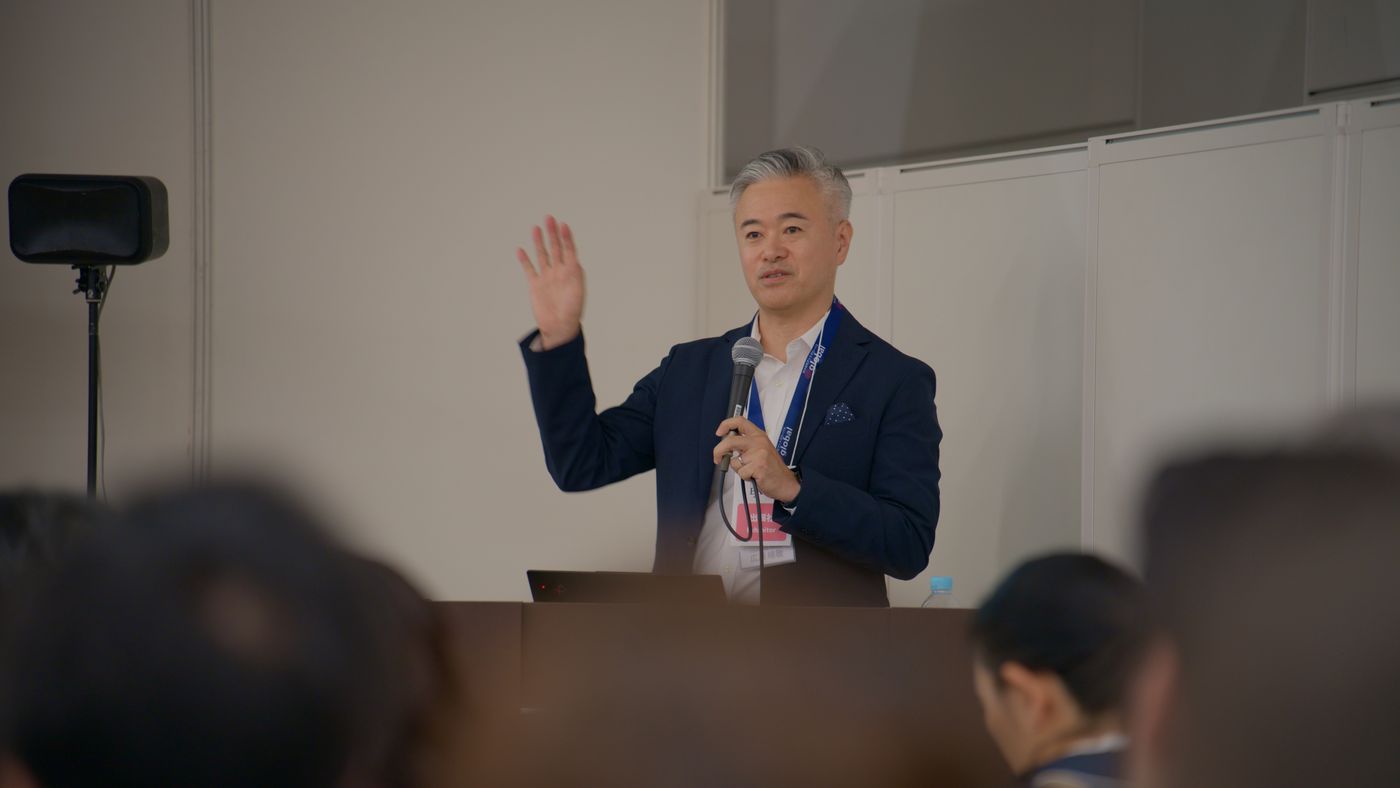 登壇する講師